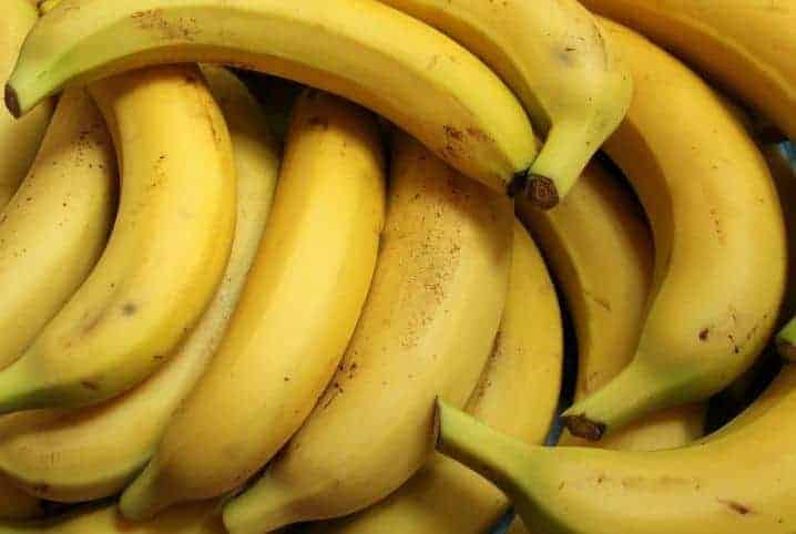 Bananas juntas uma ao lado da outra.
