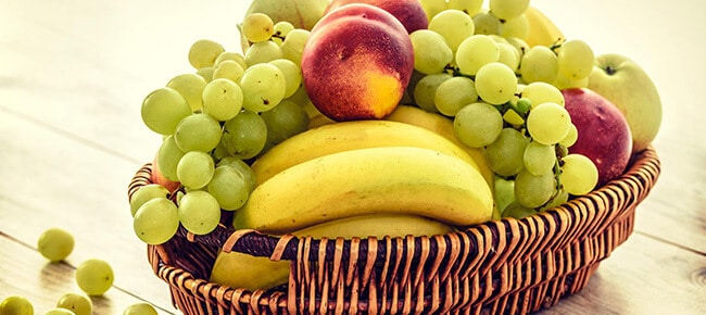frutas organizadas em uma cesta